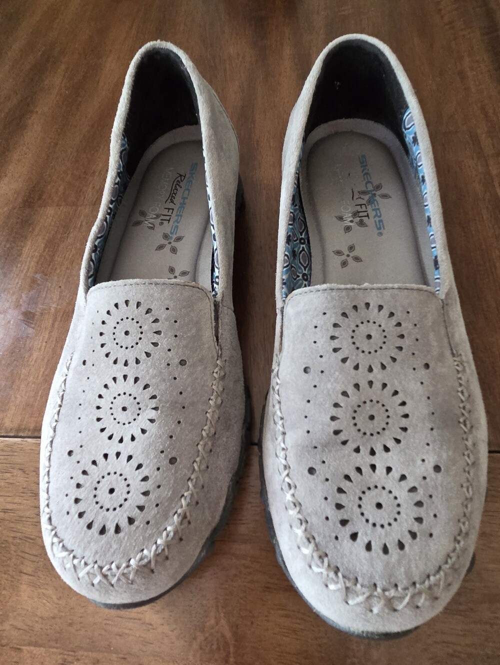 Skechers Gray Laser Cut Suede Leather Loafers Memory Foam Relaxed Fit Size 7